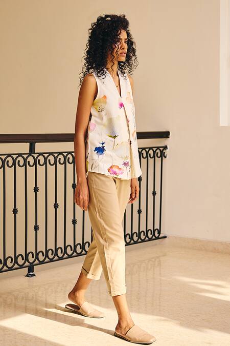 Kharakapas Off White Cotton V-neck Gentle Mind Floral Print Top Online at Aza Fashions Kharakapas_Off White Cotton V-neck Gentle Mind Floral Print Top _Online_at_Aza_Fashions