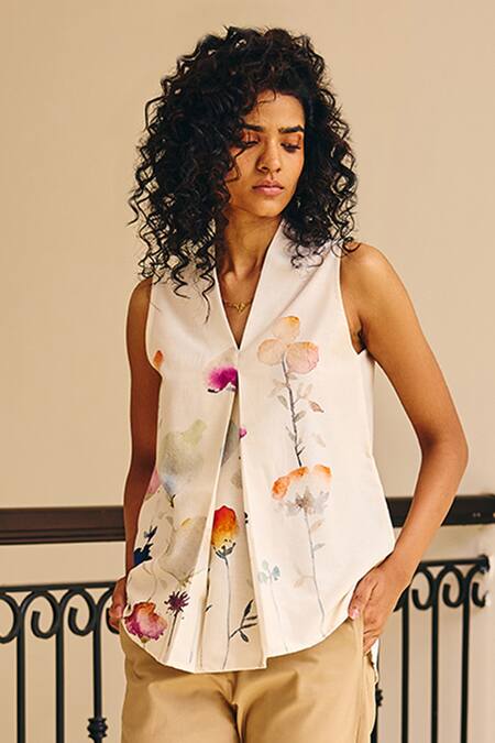 Shop Kharakapas Off White Cotton V-neck Gentle Mind Floral Print Top Online at Aza Fashions Shop_Kharakapas_Off White Cotton V-neck Gentle Mind Floral Print Top _Online_at_Aza_Fashions