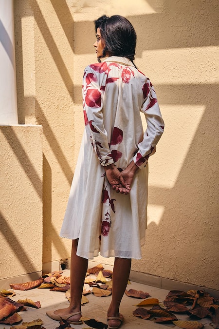 Shop Kharakapas Off White Cotton Collared Bold Bloom Print Shirt Dress at Aza Fashions Shop_Kharakapas_Off White Cotton Collared Bold Bloom Print Shirt Dress _at_Aza_Fashions