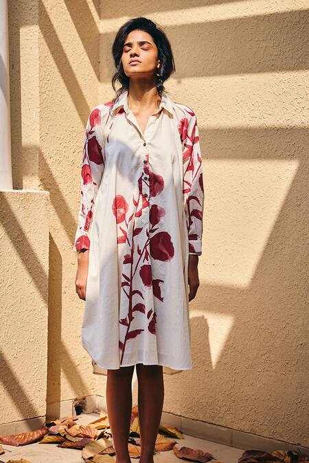 Kharakapas Off White Cotton Collared Bold Bloom Print Shirt Dress Online at Aza Fashions Kharakapas_Off White Cotton Collared Bold Bloom Print Shirt Dress _Online_at_Aza_Fashions