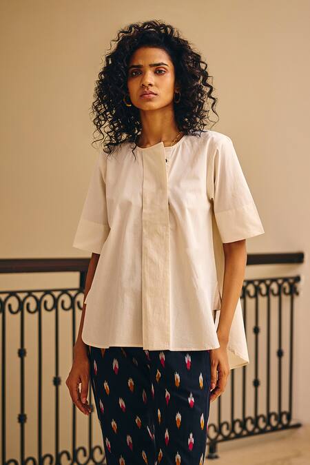 Kharakapas_Off White Poplin Solid Round Neck Komorebi Shirt _Online_at_Aza_Fashions