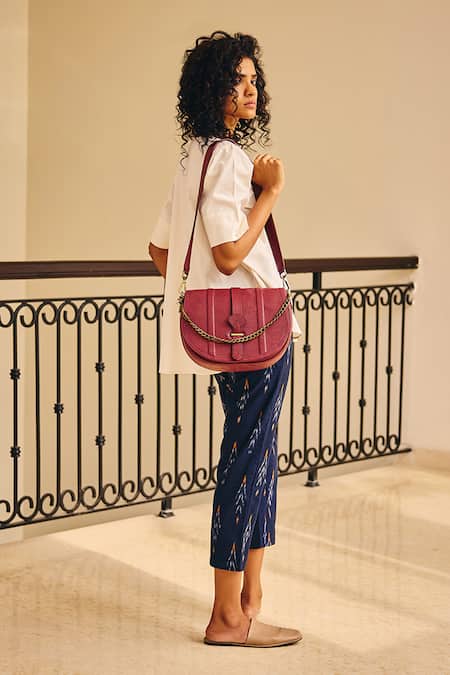 Kharakapas_Off White Poplin Solid Round Neck Komorebi Shirt _at_Aza_Fashions