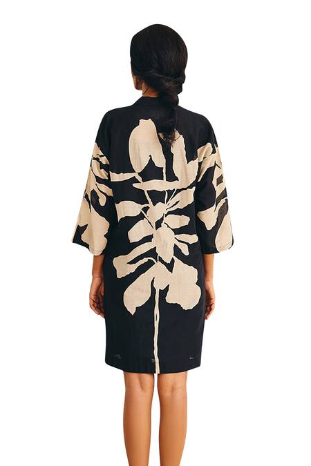 Buy_Kharakapas_Black Cotton Collared Binary Floral Print Dress 