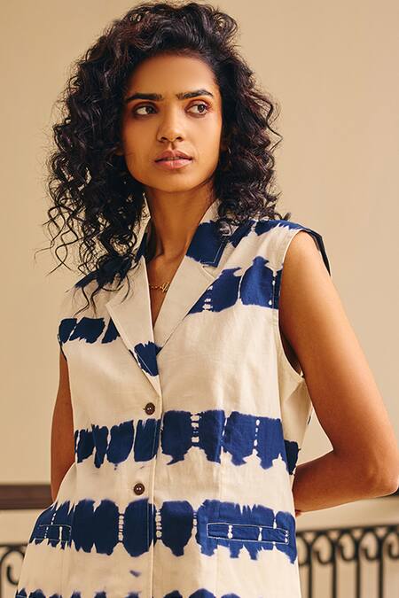 Shop_Kharakapas_Off White Cotton Mul Dyed Shibori Lapel Collar The Naive Shirt _Online_at_Aza_Fashions