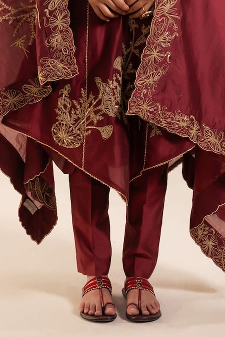 Rasasvada_Maroon Chanderi Embroidery, Sequins V-neck Flower Vine Kurta Pant Set _Online_at_Aza_Fashions
