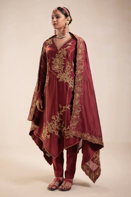 Buy_Rasasvada_Maroon Chanderi Embroidery, Sequins V-neck Flower Vine Kurta Pant Set _Online_at_Aza_Fashions