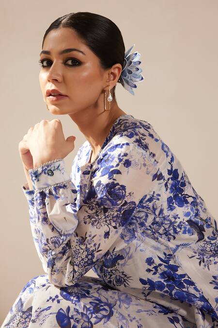 Rasasvada_Blue Chanderi Round Neck Flower Print Kurta With Pant _at_Aza_Fashions