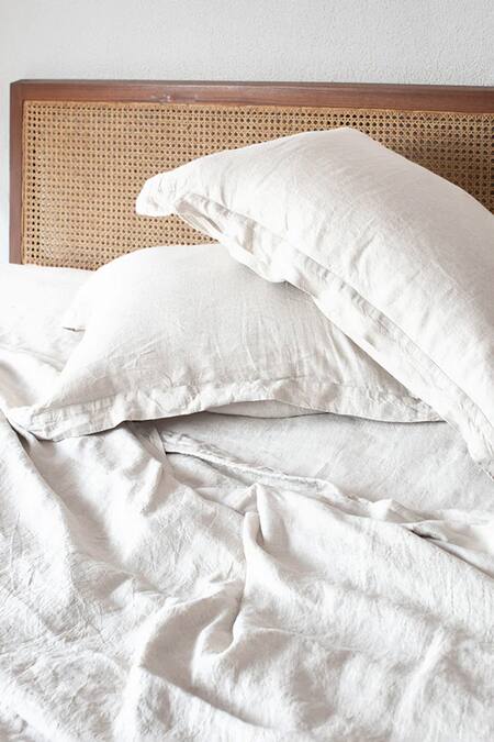 Shop Saphed White 100% Pure European Linen Plain Taj Queen Size Duvet Cover Online at Aza Fashions Shop_Saphed_White 100% Pure European Linen Plain Taj Queen Size Duvet Cover_Online_at_Aza_Fashions