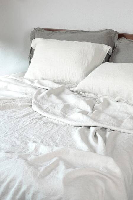 Shop Saphed White 100% Pure European Linen Plain Taj King Size Duvet Cover at Aza Fashions Shop_Saphed_White 100% Pure European Linen Plain Taj King Size Duvet Cover_at_Aza_Fashions