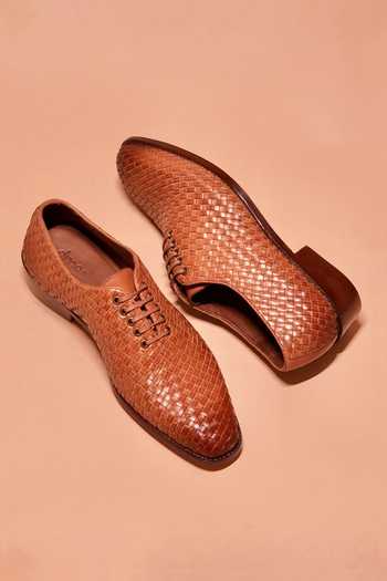 Dmodot_Brown Alto Tesso Weave Pattern Oxfords_Online_at_Aza_Fashions