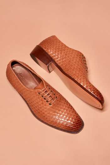 Buy_Dmodot_Brown Alto Tesso Weave Pattern Oxfords_Online_at_Aza_Fashions