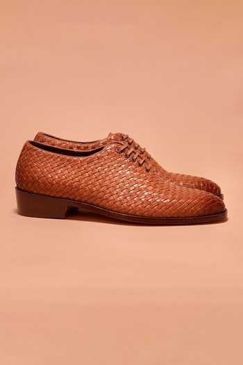 Shop_Dmodot_Brown Alto Tesso Weave Pattern Oxfords_Online_at_Aza_Fashions