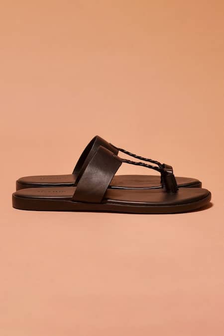 Dmodot Black Pelle Kohlo Nero Kolhapuri Slip Ons Online at Aza Fashions Dmodot_Black Pelle Kohlo Nero Kolhapuri Slip Ons _Online_at_Aza_Fashions