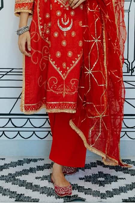 Gulabo Jaipur Red Cotton Sequins, Embroidery, Applique Collared Marina Kurta Set Online at Aza Fashions Gulabo Jaipur_Red Cotton Sequins, Embroidery, Applique Collared Marina Kurta Set _Online_at_Aza_Fashions