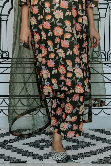 Buy_Gulabo Jaipur_Green Cotton Embroidery Round Neck Naar Flower Print Kurta Set _Online_at_Aza_Fashions