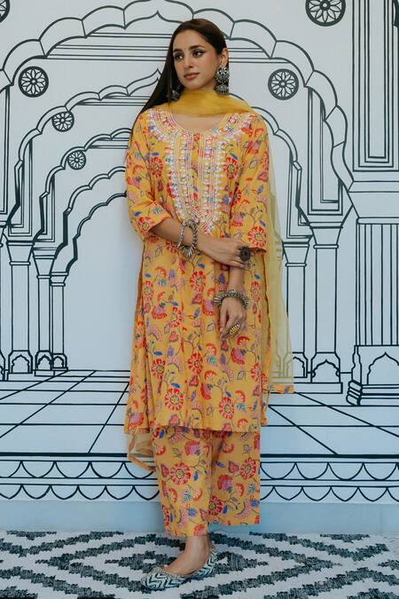 Gulabo Jaipur_Yellow Cotton Embroidery, Mirrors Round Neck Naar Bouquet Print Kurta Set _at_Aza_Fashions