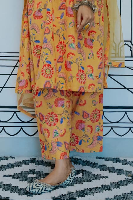 Buy_Gulabo Jaipur_Yellow Cotton Embroidery, Mirrors Round Neck Naar Bouquet Print Kurta Set 