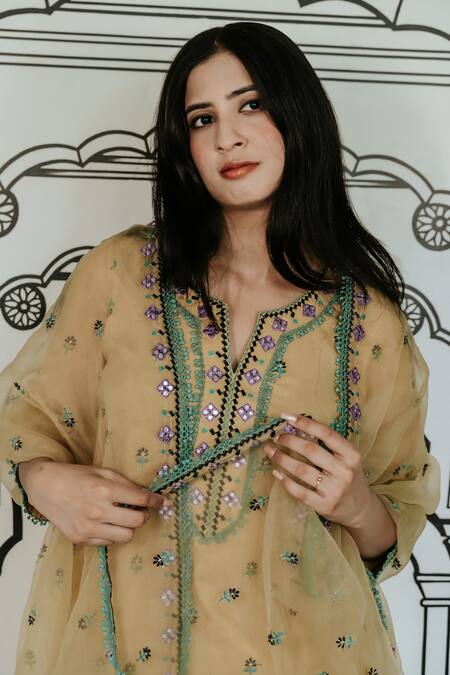 Gulabo Jaipur Beige Cotton Embroidery, Mirrors Split V-neck Niha Floral Kurta Set at Aza Fashions Gulabo Jaipur_Beige Cotton Embroidery, Mirrors Split V-neck Niha Floral Kurta Set _at_Aza_Fashions