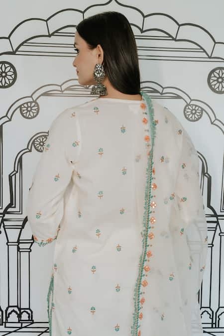 Shop_Gulabo Jaipur_Cream Cotton Mirrors, Embroidery Split V-neck Niha Thread Kurta Set _at_Aza_Fashions