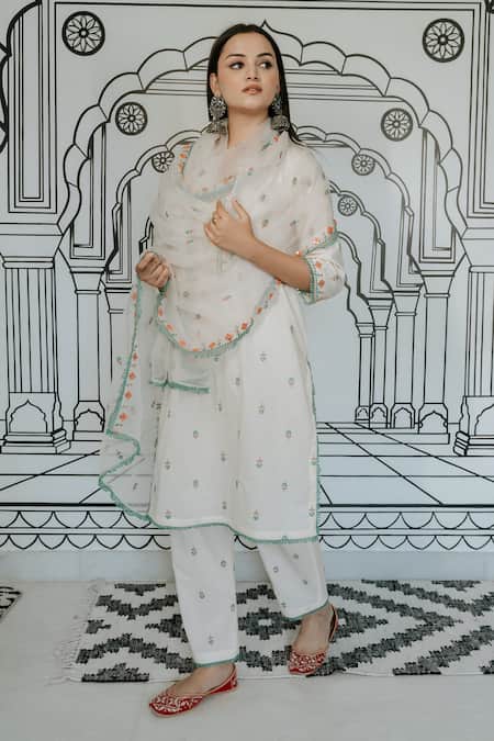 Shop_Gulabo Jaipur_Cream Cotton Mirrors, Embroidery Split V-neck Niha Thread Kurta Set _Online_at_Aza_Fashions