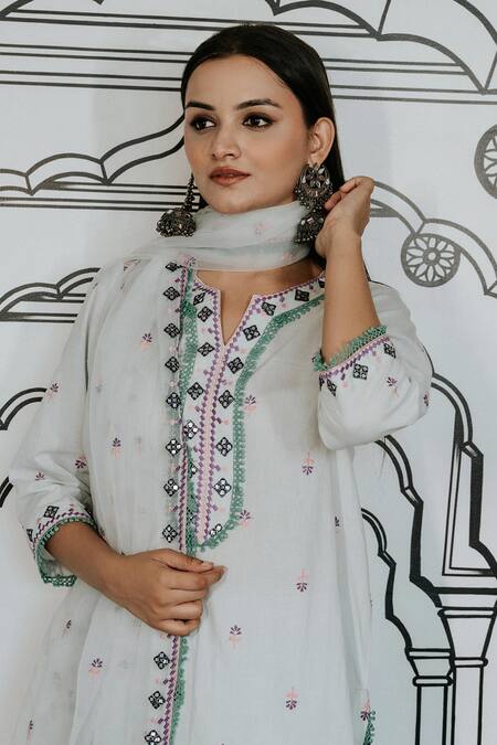 Buy_Gulabo Jaipur_White Cotton Embroidery, Lace, Mirrors Niha Geometric Threadwork Kurta Pant Set _Online_at_Aza_Fashions