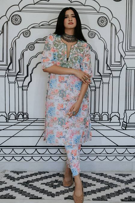 Gulabo Jaipur_White Muslin Embroidery Split V-neck Reet Floral Collage Print Kurta With Pant_Online_at_Aza_Fashions