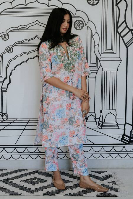 Gulabo Jaipur_White Muslin Embroidery Split V-neck Reet Floral Collage Print Kurta With Pant_at_Aza_Fashions