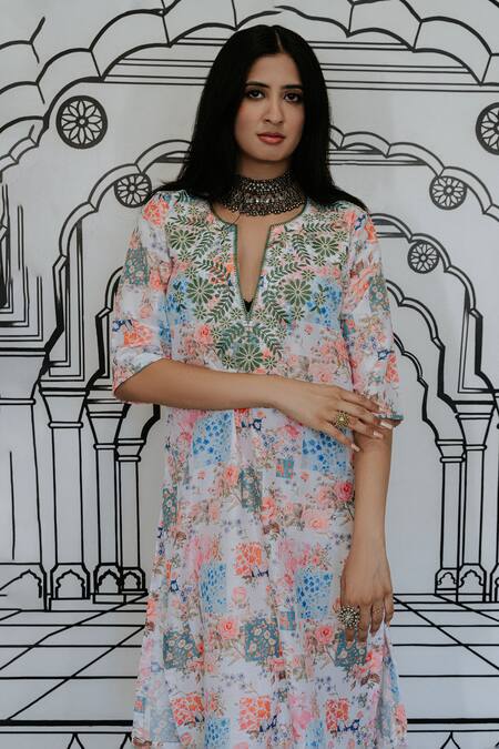 Buy_Gulabo Jaipur_White Muslin Embroidery Split V-neck Reet Floral Collage Print Kurta With Pant