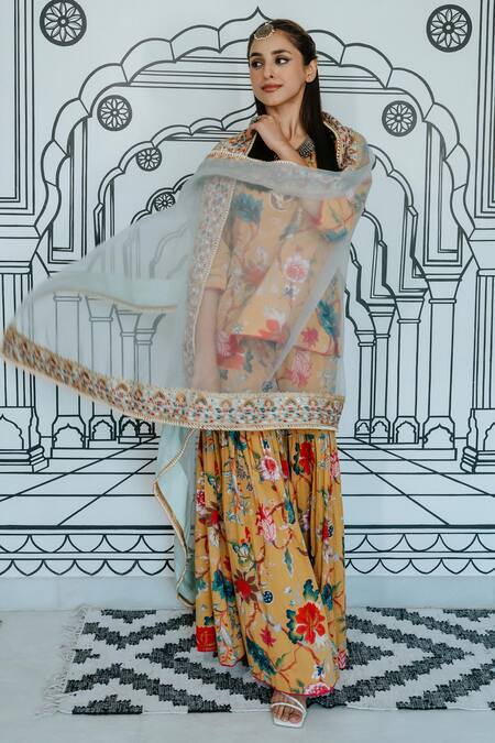 Gulabo Jaipur_Yellow Cotton, Chiffon Embroidery V-neck Ruksa Printed Kurta Set With Dupatta _Online_at_Aza_Fashions