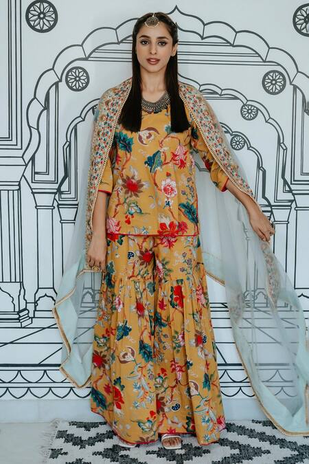 Buy_Gulabo Jaipur_Yellow Cotton, Chiffon Embroidery V-neck Ruksa Printed Kurta Set With Dupatta _Online_at_Aza_Fashions