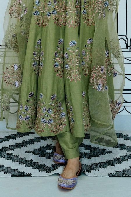 Gulabo Jaipur_Green Cotton, Organza Embroidery Wafa Mughal Floral Threadwork Anarkali Pant Set _Online_at_Aza_Fashions