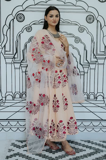 Gulabo Jaipur_Peach Cotton, Chiffon Embroidery Wafa Floral Mughal Threadwork Anarkali Pant Set _Online_at_Aza_Fashions