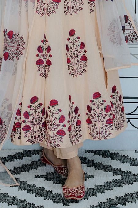 Buy_Gulabo Jaipur_Peach Cotton, Chiffon Embroidery Wafa Floral Mughal Threadwork Anarkali Pant Set _Online_at_Aza_Fashions