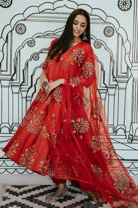 Buy Gulabo Jaipur Red Cotton, Chiffon Embroidery V-neck Wafa Mughal Threadwork Anarkali Pant Set Online at Aza Fashions Buy_Gulabo Jaipur_Red Cotton, Chiffon Embroidery V-neck Wafa Mughal Threadwork Anarkali Pant Set _Online_at_Aza_Fashions