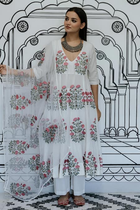 Gulabo Jaipur_White Cotton, Chiffon Embroidery V-neck Wafa Floral Threadwork Anarkali Pant Set _Online_at_Aza_Fashions