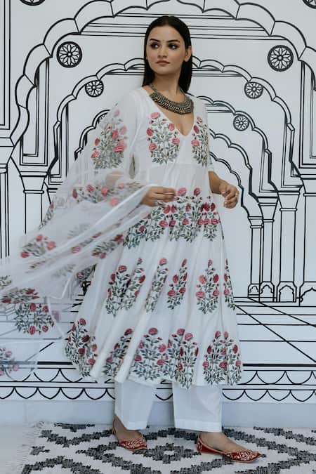 Buy_Gulabo Jaipur_White Cotton, Chiffon Embroidery V-neck Wafa Floral Threadwork Anarkali Pant Set _Online_at_Aza_Fashions