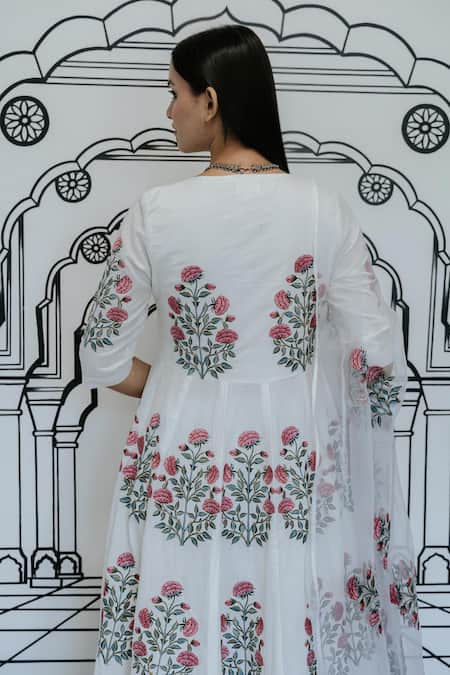 Shop_Gulabo Jaipur_White Cotton, Chiffon Embroidery V-neck Wafa Floral Threadwork Anarkali Pant Set _Online_at_Aza_Fashions