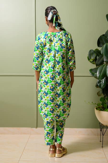 Shop Prachi Kamat Green Linen, Satin Round Neck Mosaic Flora Print Kurta With Pant at Aza Fashions Shop_Prachi Kamat_Green Linen, Satin Round Neck Mosaic Flora Print Kurta With Pant _at_Aza_Fashions
