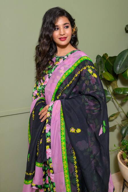 Buy_Prachi Kamat_Black Organza, Chanderi, Linen Sequins Crew Neck Florence Print Kurta Pant Set 