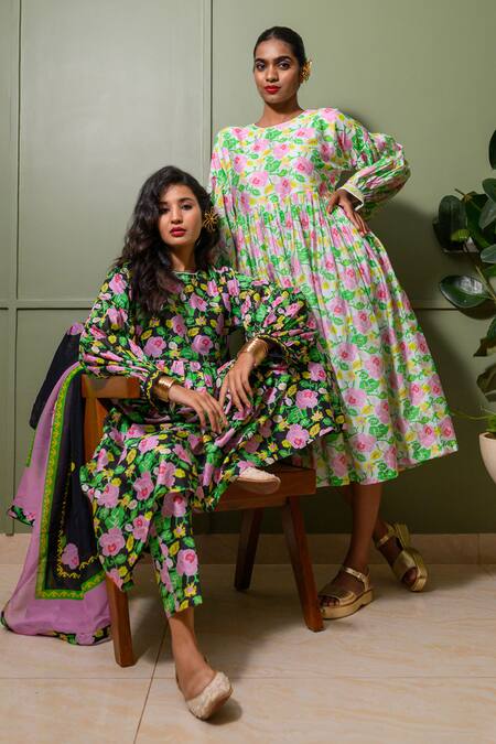 Shop_Prachi Kamat_Black Organza, Chanderi, Linen Sequins Crew Neck Florence Print Kurta Pant Set 