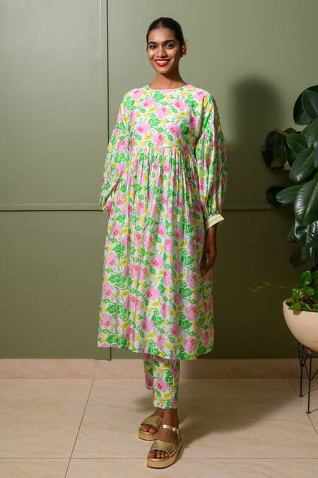 Prachi Kamat_White Organza, Chanderi Crew Neck Florence Art Print Kurta Pant Set _Online_at_Aza_Fashions