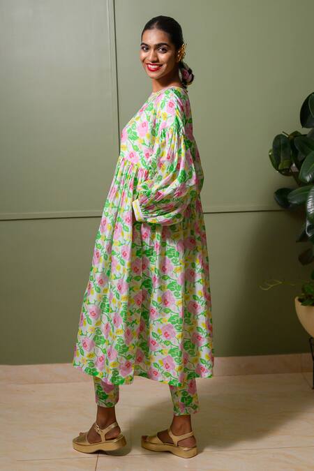 Prachi Kamat_White Organza, Chanderi Crew Neck Florence Art Print Kurta Pant Set _at_Aza_Fashions