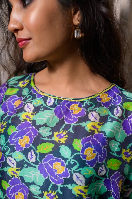 Prachi Kamat_Blue Chanderi, Linen Boat Neck Gul Print Kaftan With Pant _Online_at_Aza_Fashions