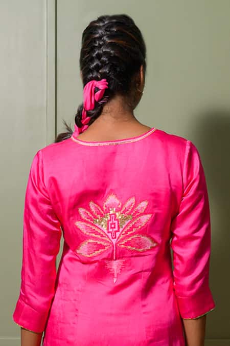 Prachi Kamat Pink Chanderi, Linen, Satin Embroidery V-neck Padma Back Kurta Pant Set at Aza Fashions Prachi Kamat_Pink Chanderi, Linen, Satin Embroidery V-neck Padma Back Kurta Pant Set _at_Aza_Fashions