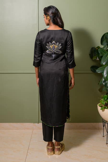 Shop Prachi Kamat Black Chanderi, Linen, Satin Embroidery V-neck Lily Kurta Pant Set at Aza Fashions Shop_Prachi Kamat_Black Chanderi, Linen, Satin Embroidery V-neck Lily Kurta Pant Set _at_Aza_Fashions