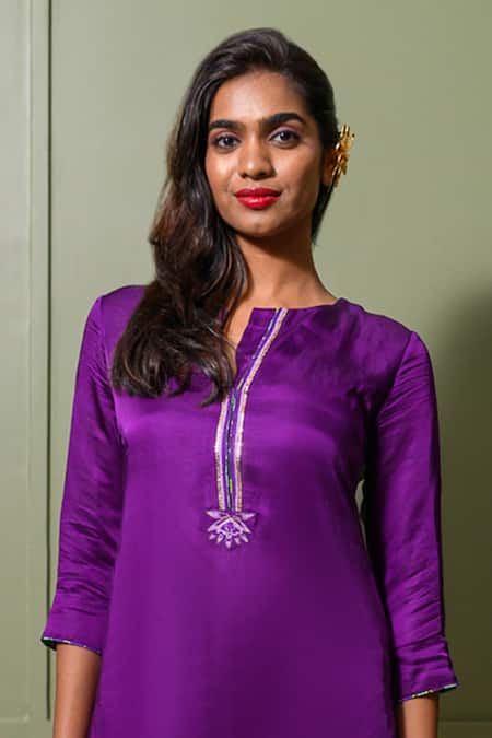 Prachi Kamat_Purple Chanderi, Linen, Satin Embroidery V-neck Flora Back Kurta With Pant _Online_at_Aza_Fashions
