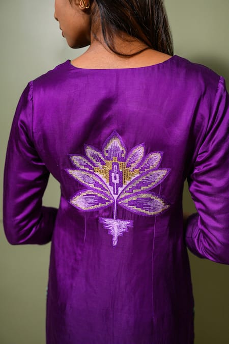 Prachi Kamat_Purple Chanderi, Linen, Satin Embroidery V-neck Flora Back Kurta With Pant _at_Aza_Fashions
