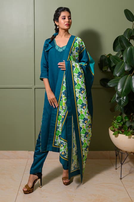 PRACHI KAMAT Kamal Embroidered Back Kurta Pant Set 