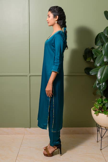 Buy Prachi Kamat Blue Chanderi, Linen, Satin Embroidery Choker Neck Kamal Back Kurta Pant Set Buy_Prachi Kamat_Blue Chanderi, Linen, Satin Embroidery Choker Neck Kamal Back Kurta Pant Set