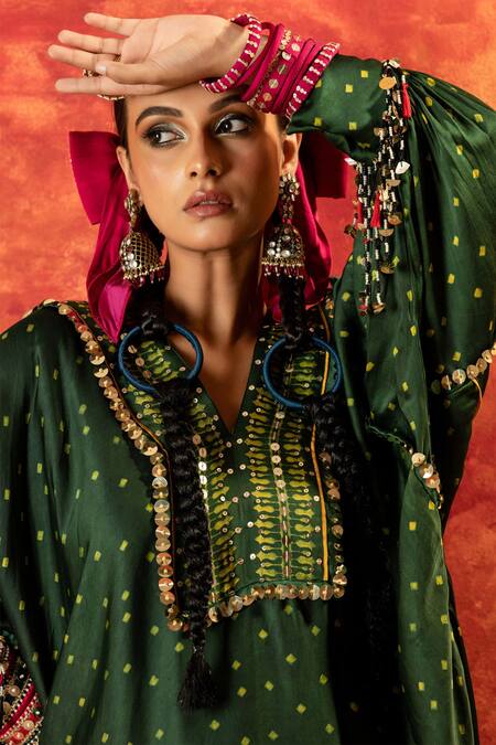 Shop Prahnaaya Green Handloom Cotton, Satin Sequins, Hira Ajrakh Hand Kurta With Pant Shop_Prahnaaya_Green Handloom Cotton, Satin Sequins, Hira Ajrakh Hand Kurta With Pant